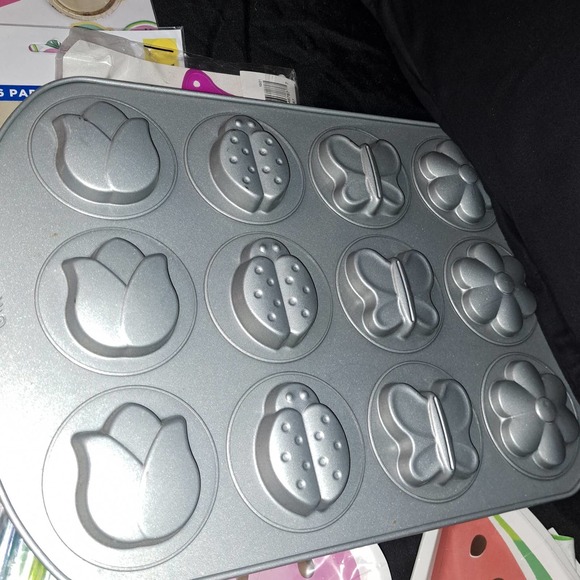 NEW- SPRING IN WINTER PARTY-WILTON Spring Cake-Cookie Pan PLUS - Picture 7 of 10